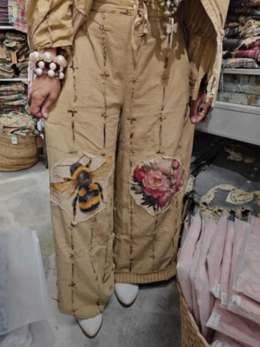 ❤️ A RARE BIRD “ BUMBLE 2 “ A RARE BIRD BUMBLE BEE REVERSIBLE ROSE PANTS 72 - Picture 8 of 8